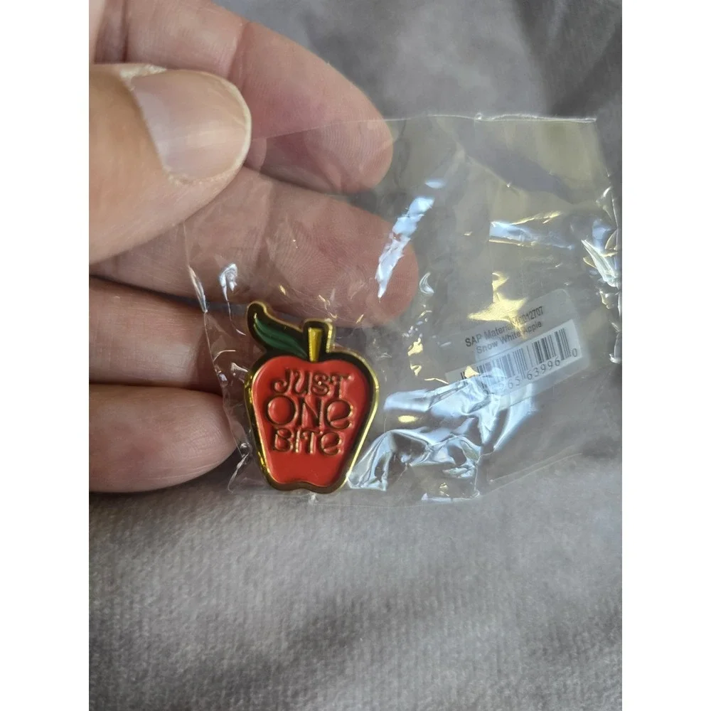 Jibbitz Disney Croc Charm Snow White Apple New